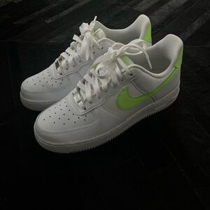 Women’s Nike Air Force 1s 07’ low